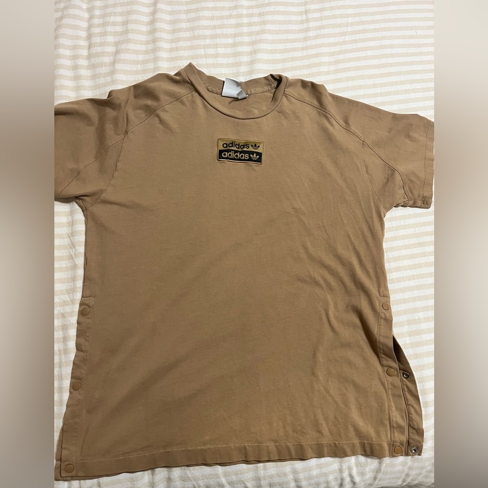 Adidas unisex T-shirt with side snaps